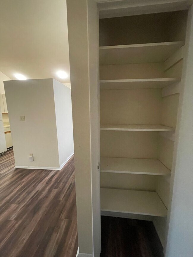 Building Photo - 900 Barringer Drive ~ Charming 2 Bedroom R...