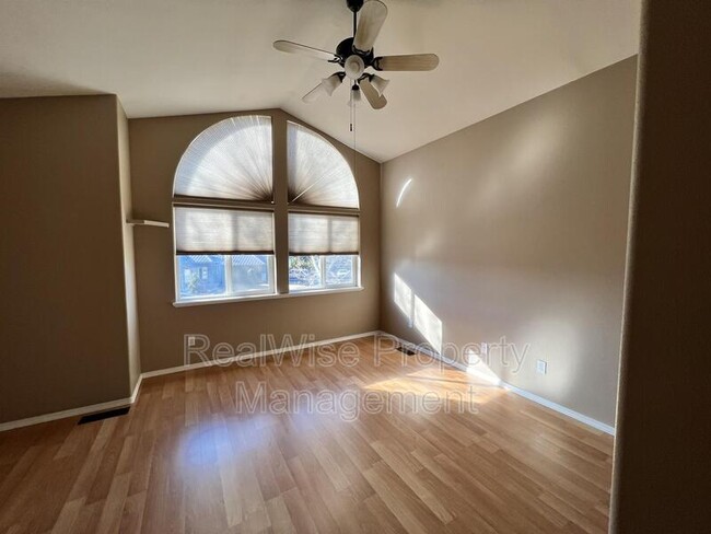 Building Photo - 1312 NE Tucson Way