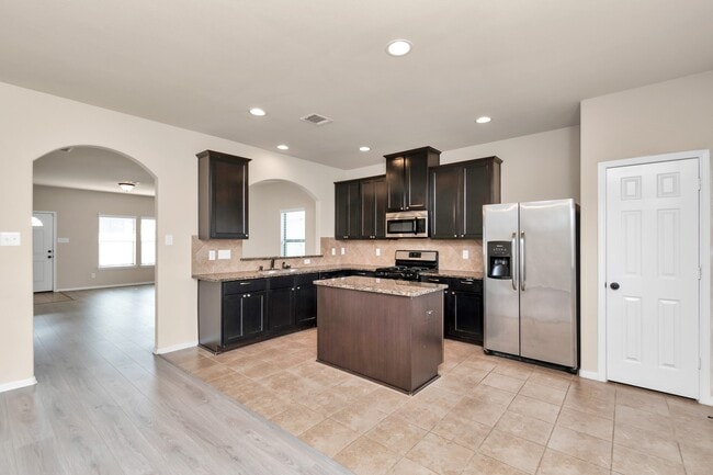 Building Photo - 5635 Round Robin Dr