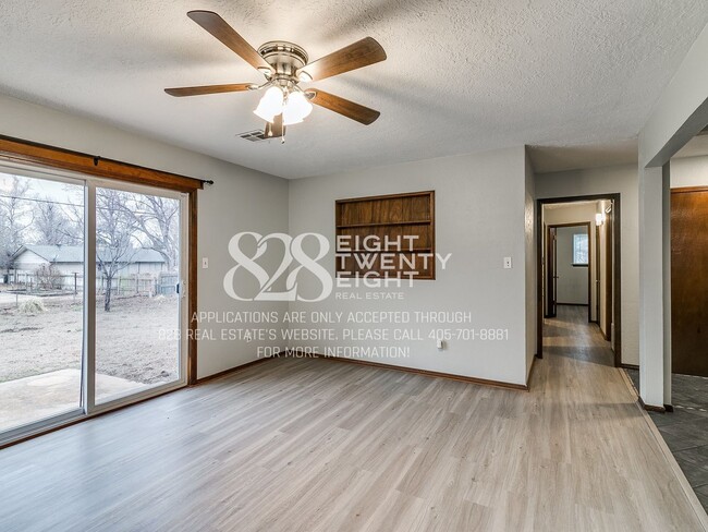 Building Photo - AVAILABLE NOW! Charming 3 Bed/1.5 Bath Single Family Home in West Norman