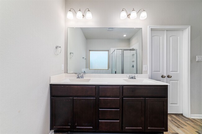 Building Photo - 5138 Royal Jasmine Pl