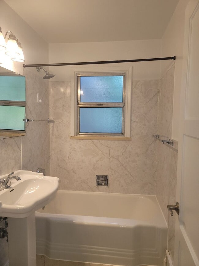 Building Photo - 3416 NE 80th St