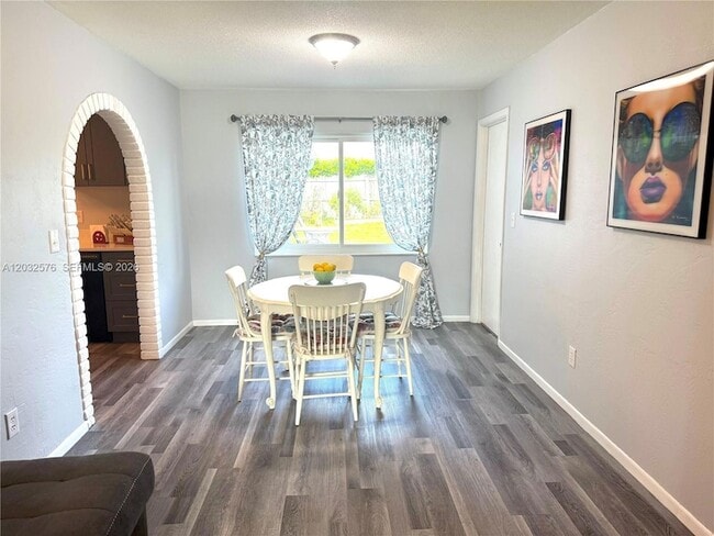 Building Photo - 1063 Wexford Way