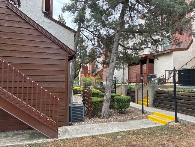 Building Photo - 1BR/1.5BA w/ Fireplace • Balcony • Pool Access in San Antonio