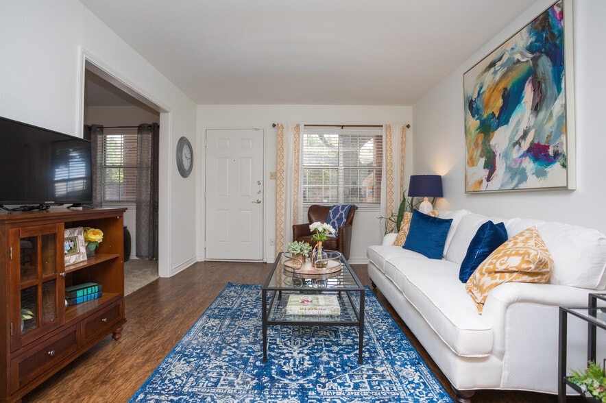 2BR, 2BA - 1,150 SF - Edenborn Courts and Gardens