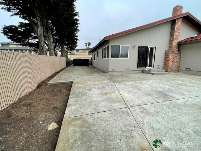 Building Photo - Spacious 3 Bedroom Home with Backyard Pati...