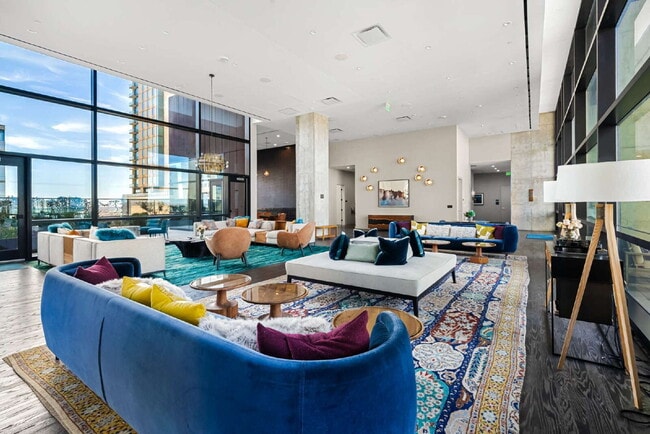 Building Photo - 70 Rainey St