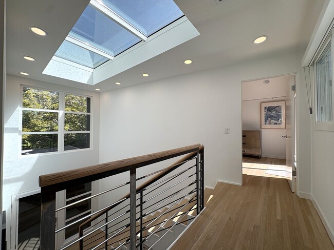 Building Photo - Modern Home availalble for lease in Menlo ...