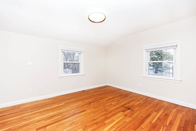 Building Photo - 48 Graymore Rd