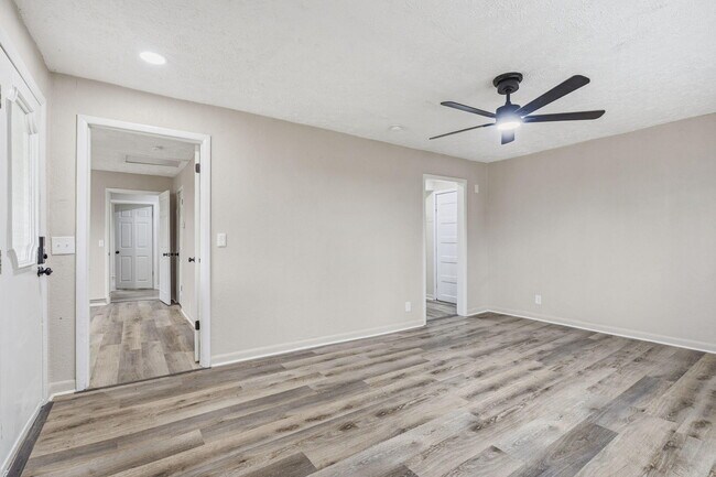 Building Photo - 2822 E Cherry St