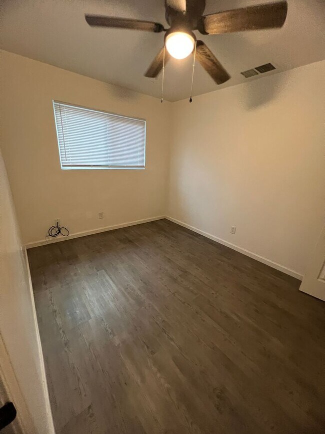 Building Photo - 808-809 Farmersville Blvd