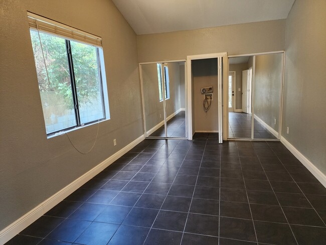 Building Photo - 5632 Pinerock Rd