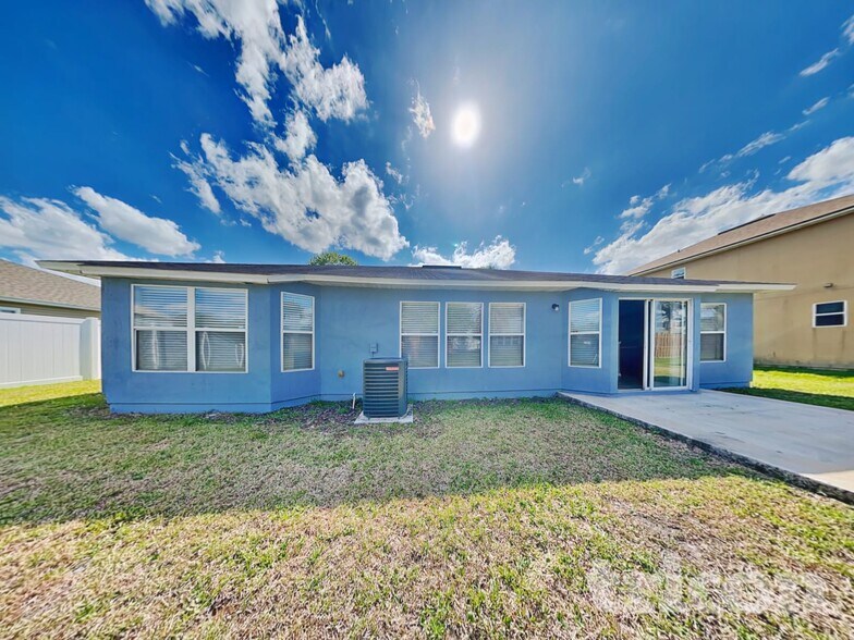 Building Photo - 11238 Justin Oaks Dr N