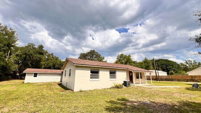 Building Photo - Modern Comfort Meets Prime Location – Spac...