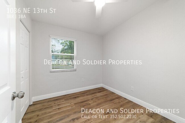 Building Photo - 1036 NE 13th St