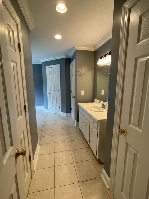 Building Photo - 222 Lakewood Cir