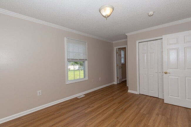 Building Photo - 3 bed/2 bath Single Family Home in Martins...