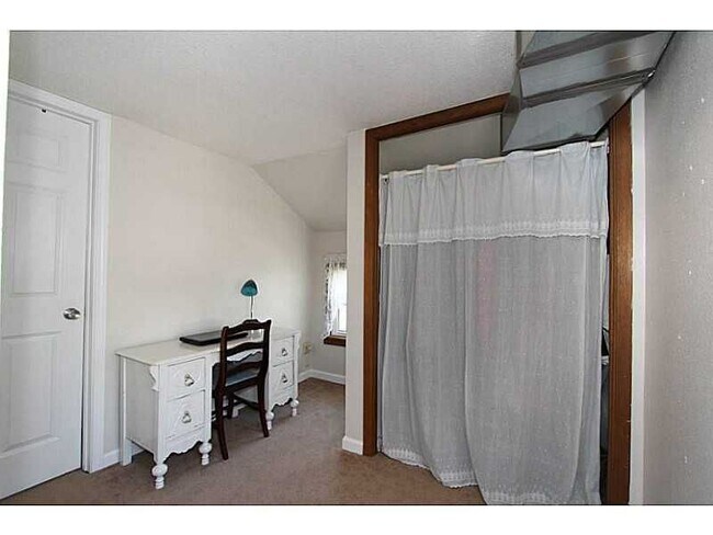 Landing - 2nd floor - 110 W Short St