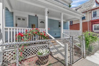 Building Photo - 74 Ruthven St