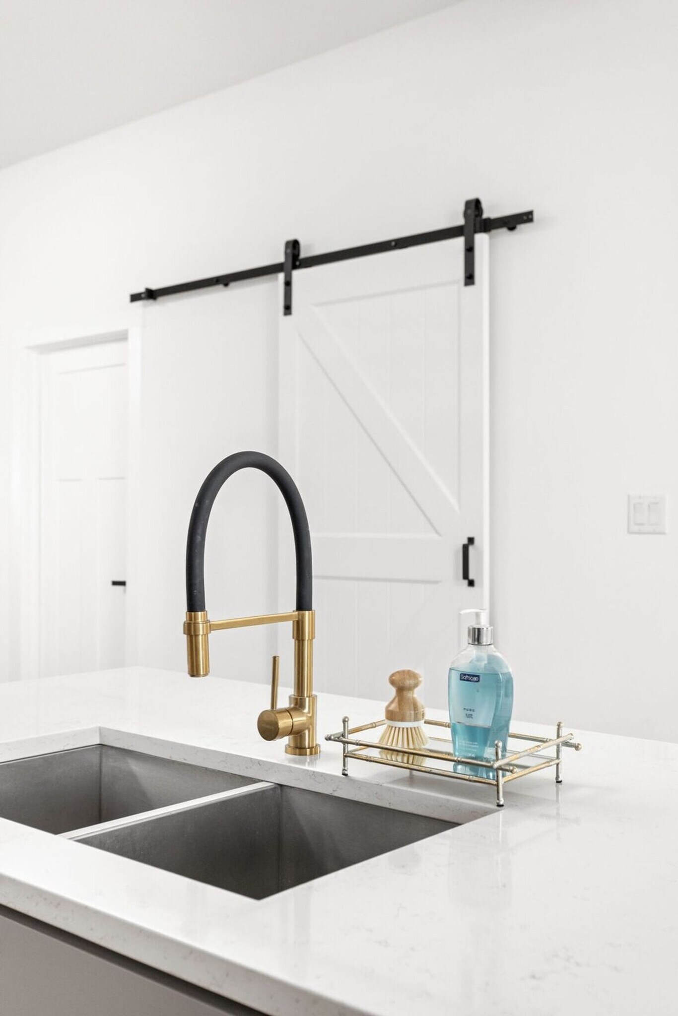 Building Photo - 305 Parkway Ave