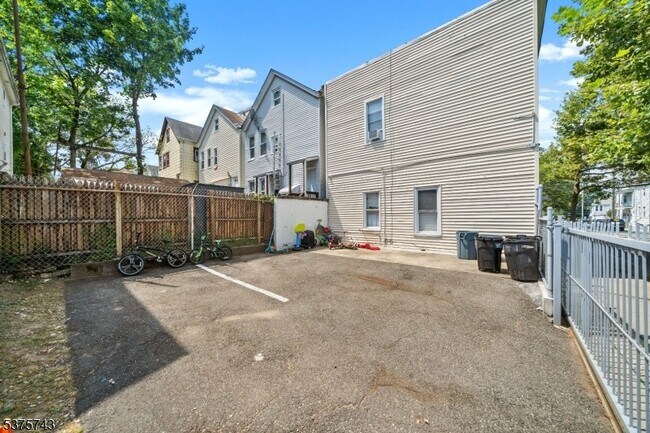 Building Photo - 385 Highland Ave