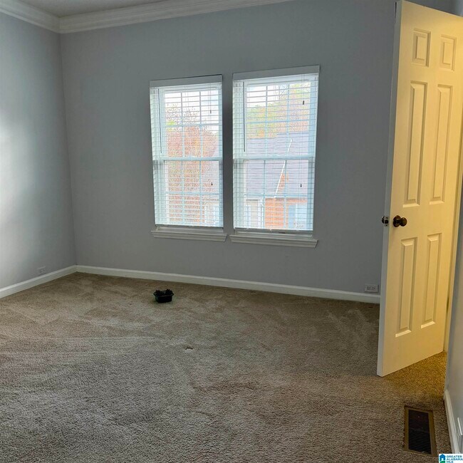 Building Photo - 1932 Waterford Pl