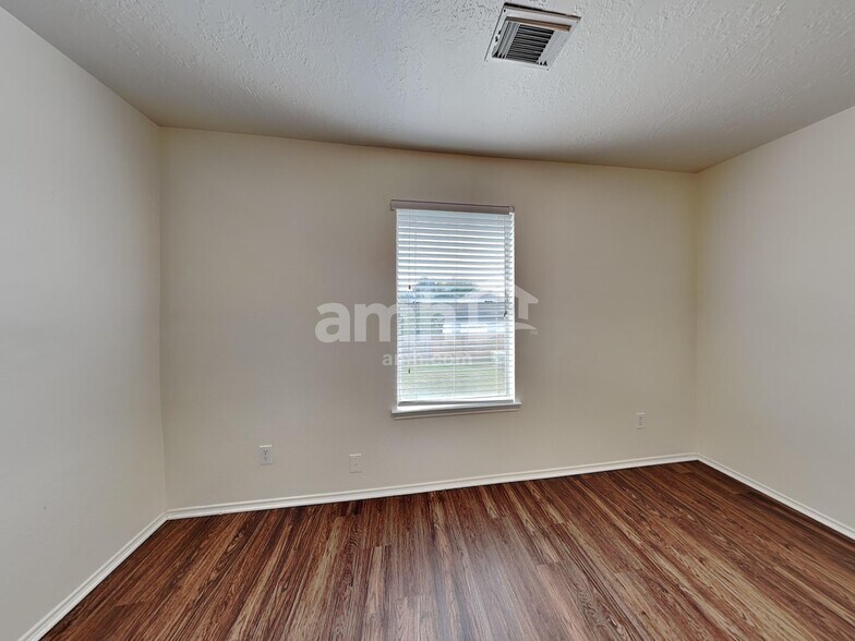Building Photo - 16403 Lynn Crest Ct