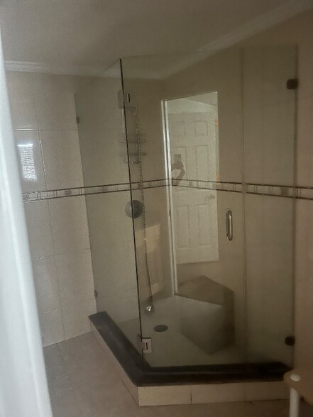 Building Photo - 413 Swallow Dr