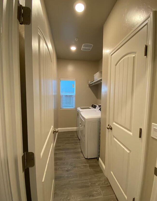 Building Photo - Unbelievable find. Fully furnished 2 or 3 Bedroom house in Seventh Standard Road area