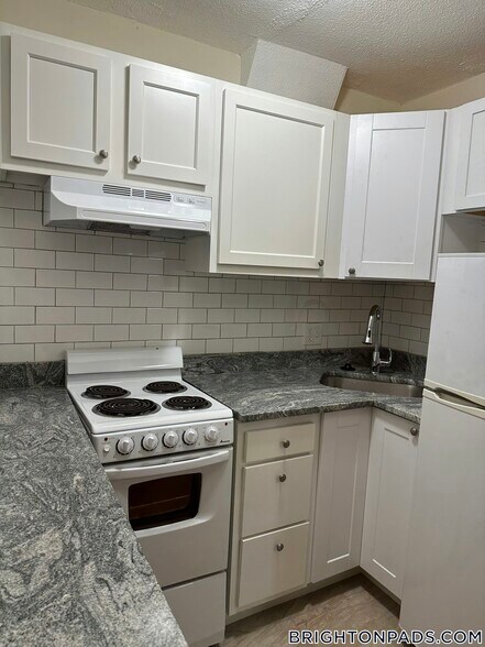 Building Photo - 2018 Commonwealth Ave