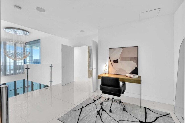 Building Photo - 17121 Collins Ave