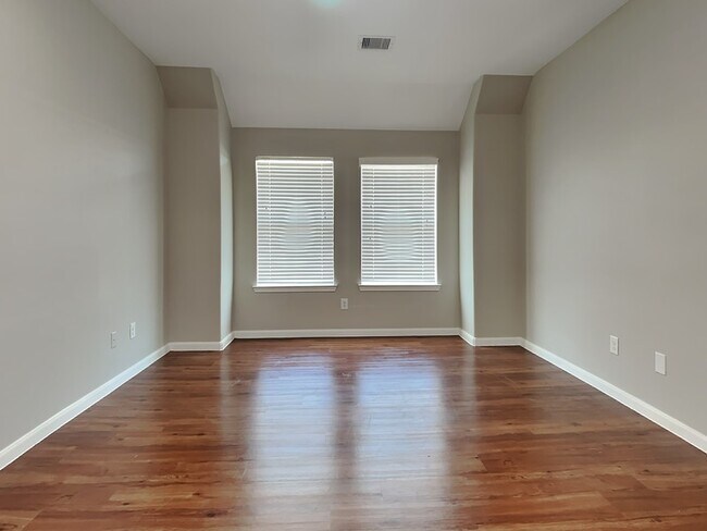 Building Photo - 22310 Queenbury Hills Dr