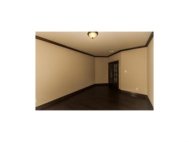 Building Photo - 12060 Grandview Dr