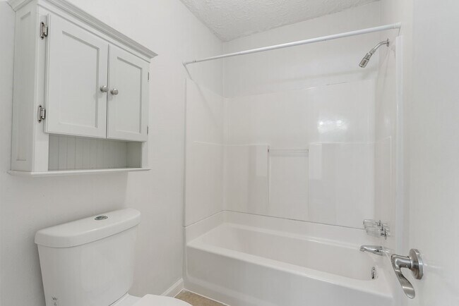 Building Photo - 16211 Olive Glen Dr
