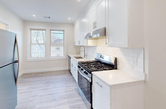 Building Photo - 391 Linwood Ave