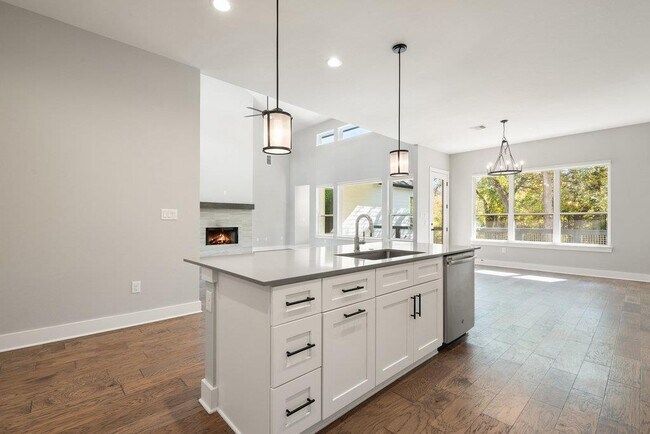 Building Photo - 3018 Sunridge Dr