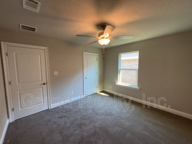 Building Photo - 4483 Watkins St