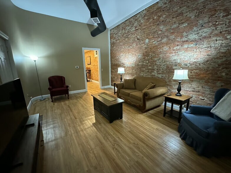 Building Photo - 75 Main St