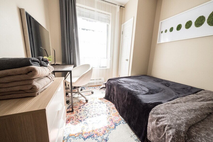 Building Photo - 5 W 101st St