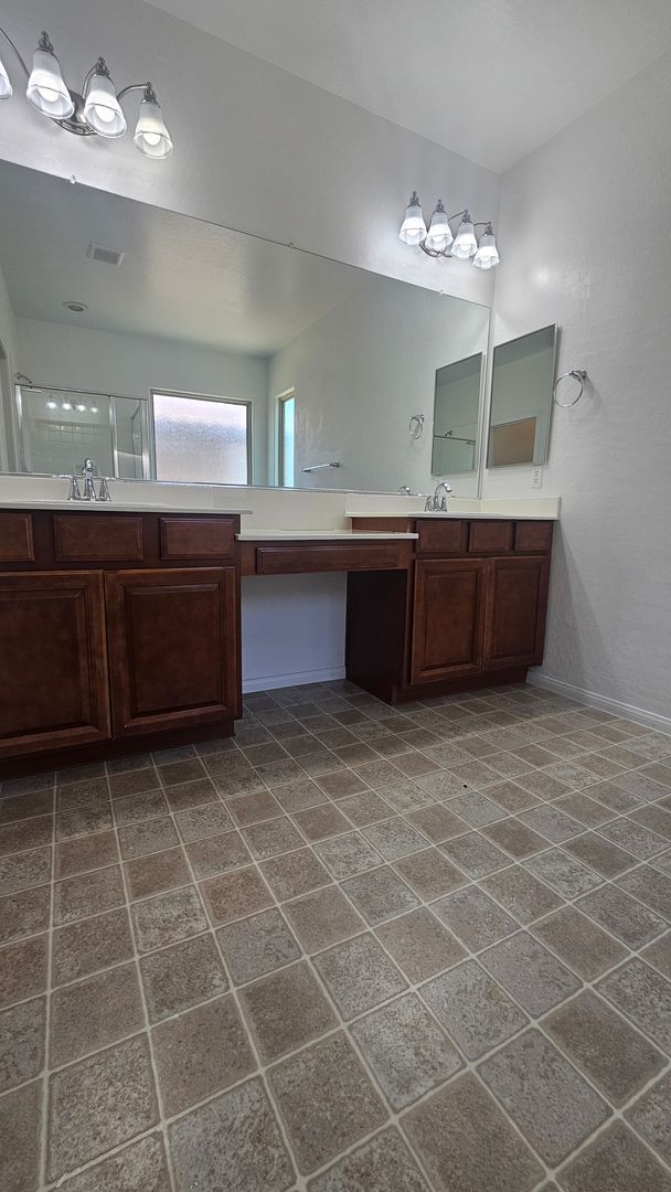 Building Photo - Spacious 4 Bedroom Home with Open Layout & Stunning Backyard