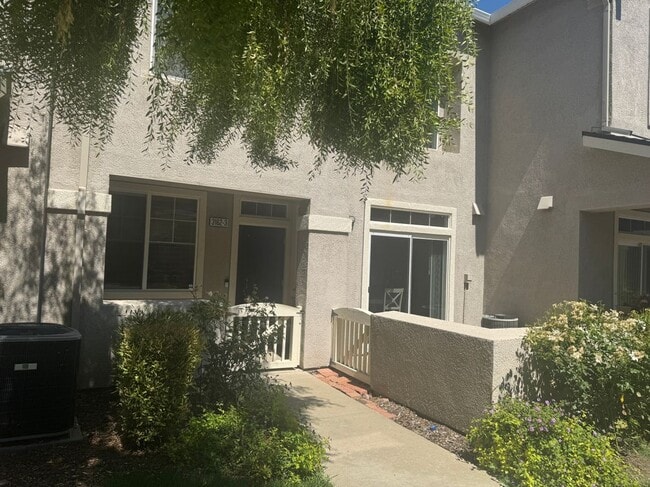 Building Photo - 3162 Golden Crest Common