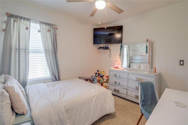 Building Photo - 4940 SW 97th Pl