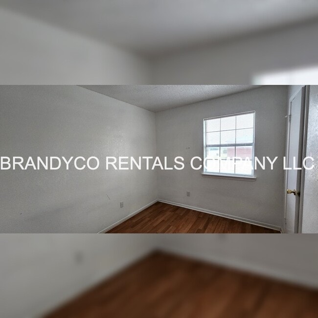 Building Photo - 901 Clairidge Ave