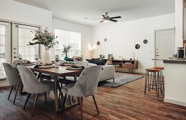 Building Photo - 8802 N Sam Houston Pkwy E Pky