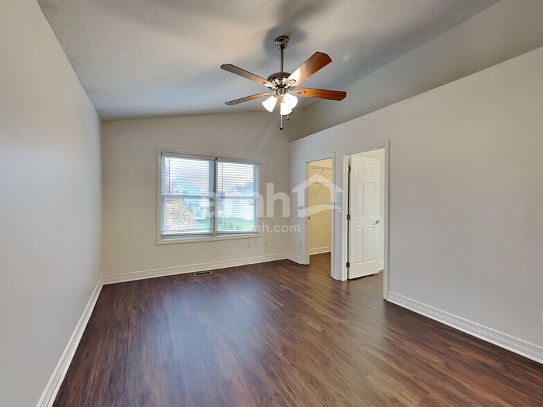 Building Photo - 2083 Shetland St