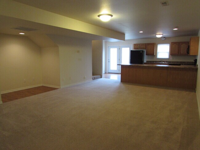 Building Photo - 6529-MF1-E2