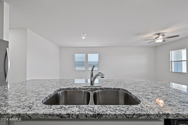 Building Photo - 4114 E Reynolds Dr