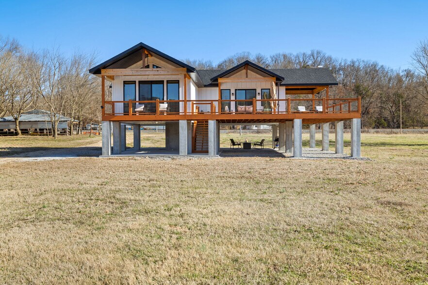 Building Photo - 305 Rivercrest Ln