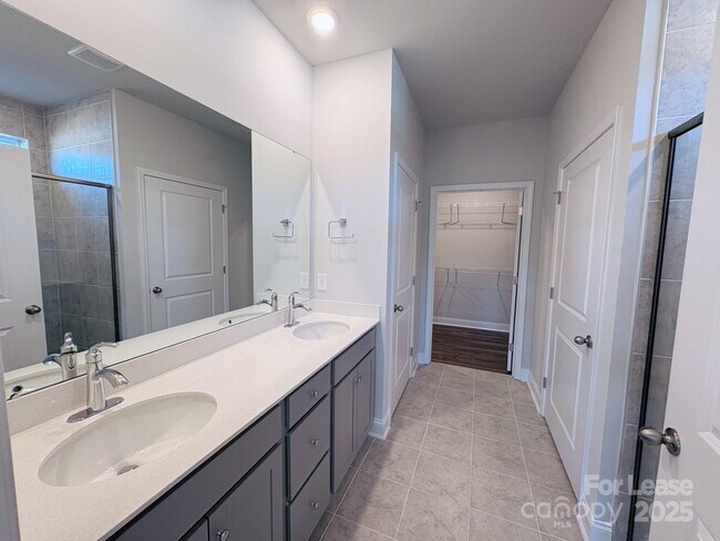 Building Photo - 1038 Mapletree Ln