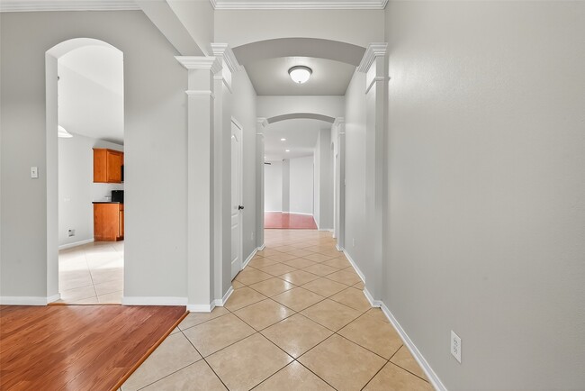 Building Photo - 5623 Brookhollow Oaks Trail